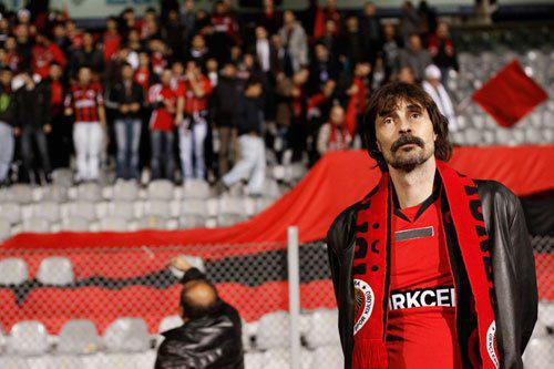 erdal-be%C5%9Fik%C3%A7io%C4%9Flu_225688.jpg