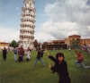 pisa kulesini ittirerek fotoğraf çektiren insan / #226750