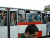tıka basa dolu otobüsten inmeye çalışmak / #240897