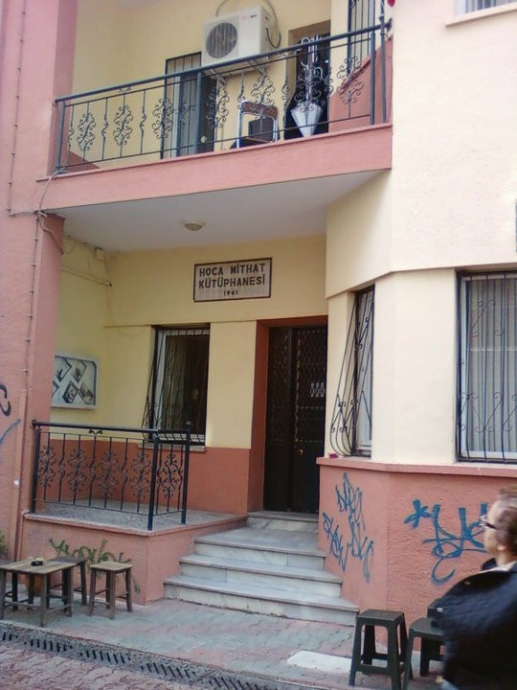 karşıyaka hoca mithat kütüphanesi